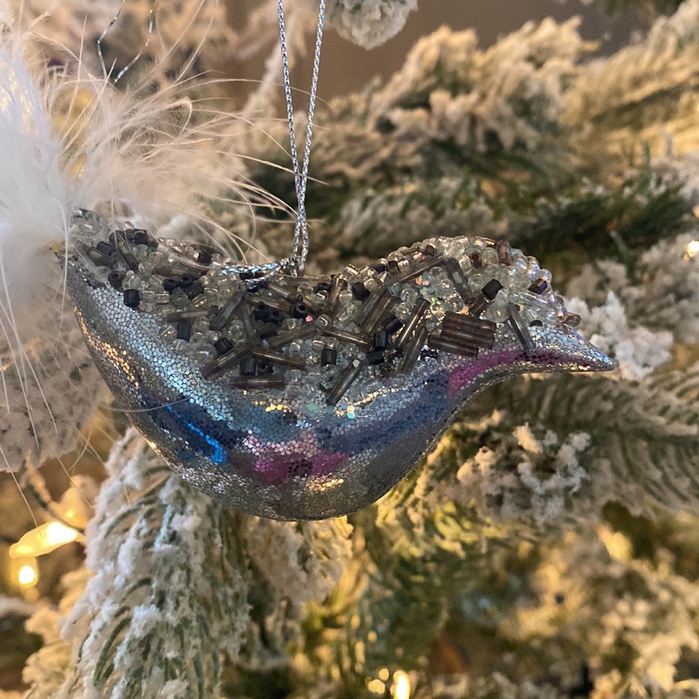 🤍Silver Beaded Bird With Fluffy Tail Ornament